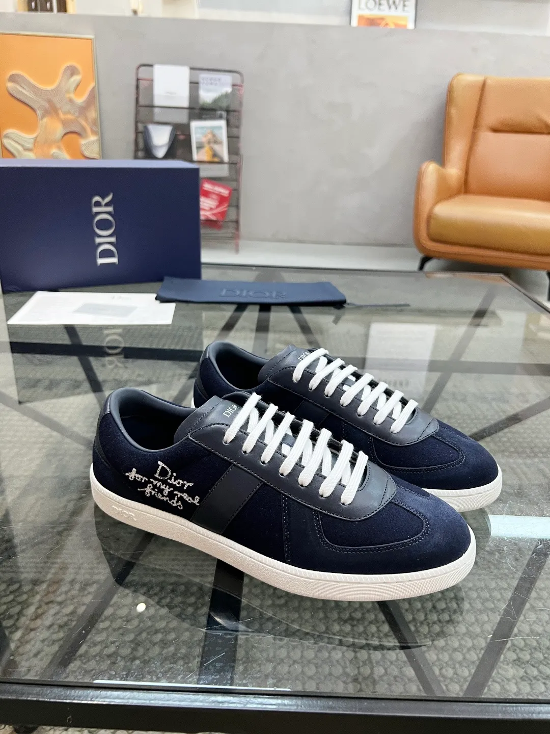 Men's Men's Shoes 💰420【New Style】🍿🍿𝐃𝐢𝐨* — Dior. Dior's new casual sneakers define your fashionable pace. They boldly use innovative technological fabrics to create a futuristic silhouette. The light and breathable mesh material, combined with the unique texture coating process, presents a refreshing visual effect, as if it is a fashion item from the future world. Whether paired with casual outfits or mixed with formal looks, the Dio* D-Sketch sneakers are effortless and add a touch of futuristic style to your overall look. From the streets to the catwalk, it is your indispensable fashion tool. The upper is made of high-tech mesh material, which is light and breathable and fits your feet like a second skin, keeping you dry and comfortable even in the hot summer. The delicate mesh structure gives the shoes a unique visual effect and displays a futuristic aesthetic. Code number: 39-44 (38, 45 customized)